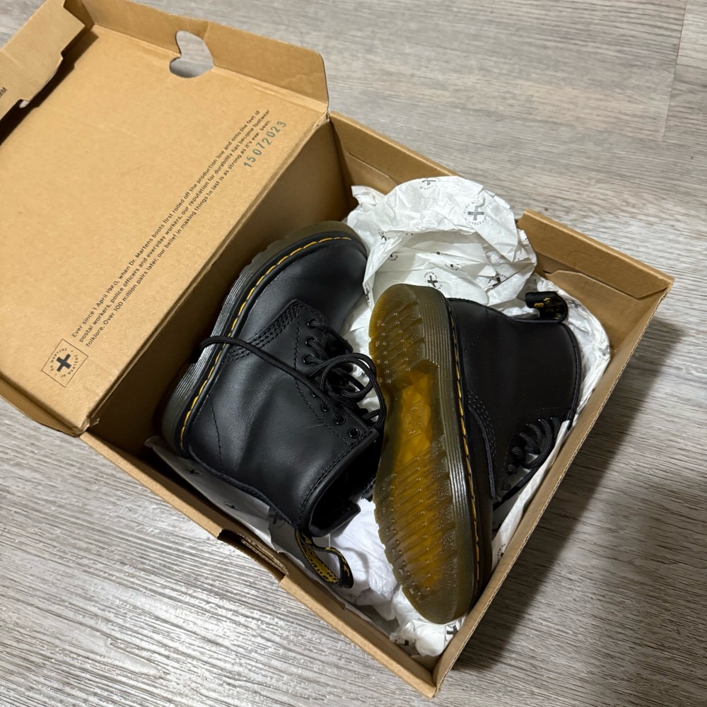 Dr. Martens 1460 Kids Black Leather Boots NEW NWT - Picture 3 of 8